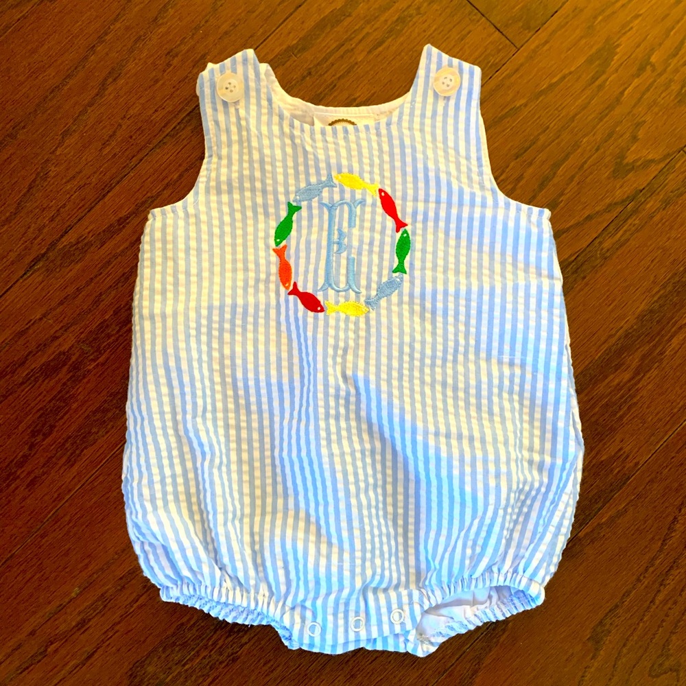 NWOT “E” monogrammed fish bubble